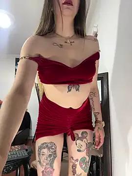 Discover our girls online shows and discover the company of countless livestreamers, with stunning shapes, sex toys and more.