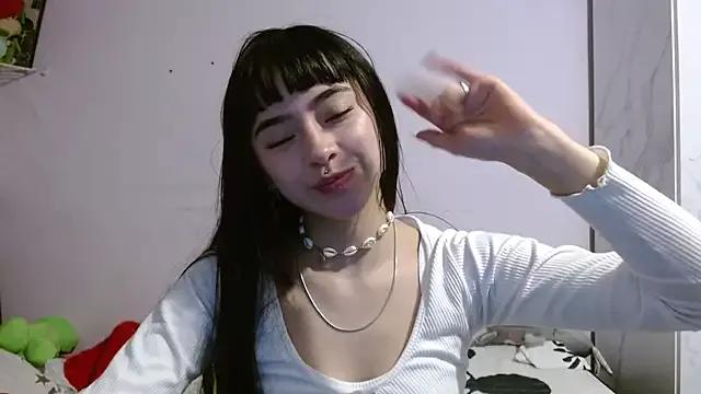 Discover our girls online shows and discover the company of countless livestreamers, with stunning shapes, sex toys and more.