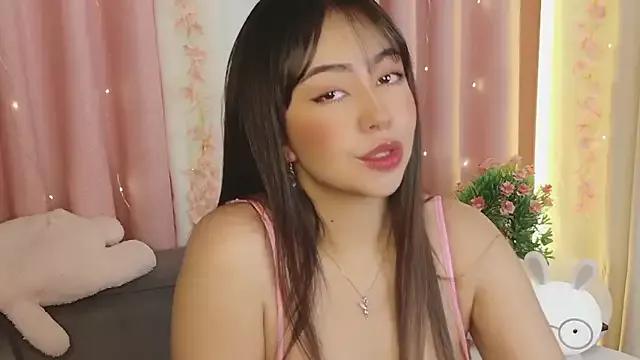 Discover our girls online shows and discover the company of countless livestreamers, with stunning shapes, sex toys and more.