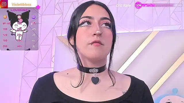Discover our girls online shows and discover the company of countless livestreamers, with stunning shapes, sex toys and more.
