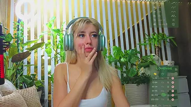 Violetttttta from StripChat is Freechat