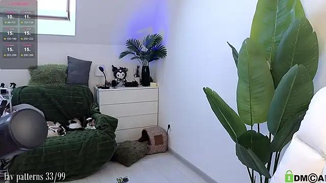 Discover our girls online shows and discover the company of countless livestreamers, with stunning shapes, sex toys and more.