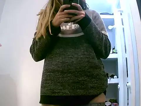 Discover our girls online shows and discover the company of countless livestreamers, with stunning shapes, sex toys and more.