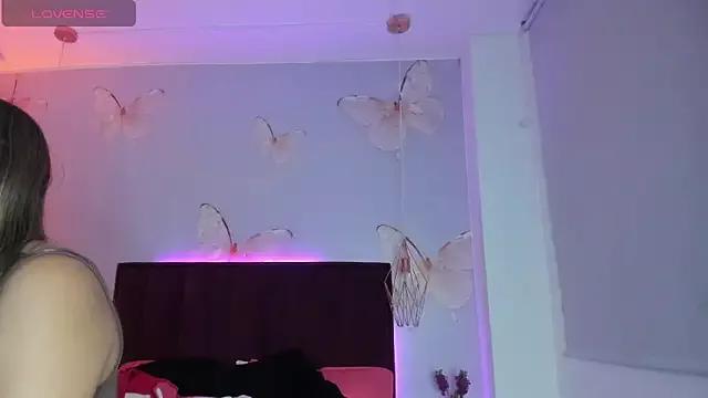 Vivi_prinncess from StripChat