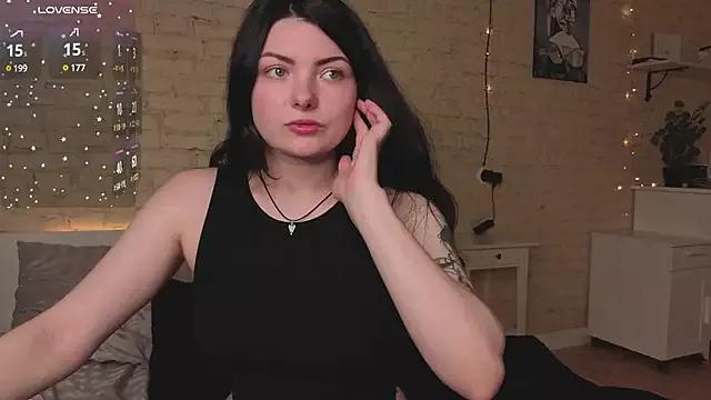 Discover our girls online shows and discover the company of countless livestreamers, with stunning shapes, sex toys and more.