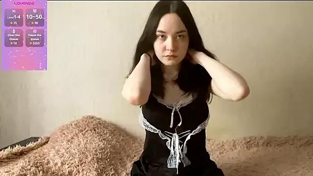 Discover our girls online shows and discover the company of countless livestreamers, with stunning shapes, sex toys and more.