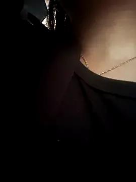 Viviene_Price from StripChat