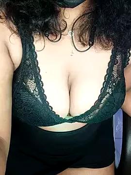 Viviennemoon_tlgu from StripChat is Freechat