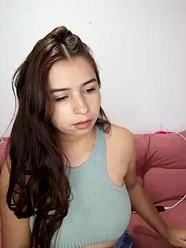 Discover our girls online shows and discover the company of countless livestreamers, with stunning shapes, sex toys and more.