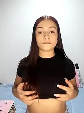 Discover our girls online shows and discover the company of countless livestreamers, with stunning shapes, sex toys and more.