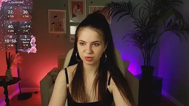 Discover our girls online shows and discover the company of countless livestreamers, with stunning shapes, sex toys and more.