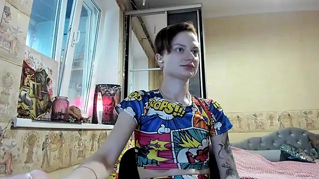Discover our girls online shows and discover the company of countless livestreamers, with stunning shapes, sex toys and more.