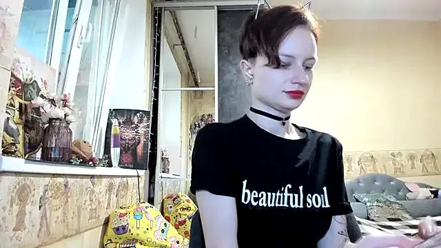 Discover our girls online shows and discover the company of countless livestreamers, with stunning shapes, sex toys and more.
