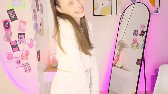 wavemary from StripChat is Freechat