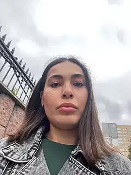 Discover our girls online shows and discover the company of countless livestreamers, with stunning shapes, sex toys and more.