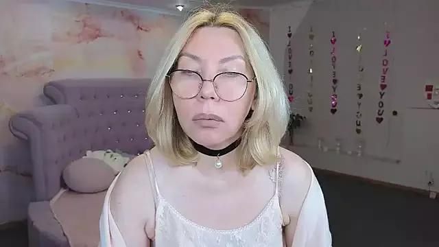 Wendy_Waves from StripChat is Freechat