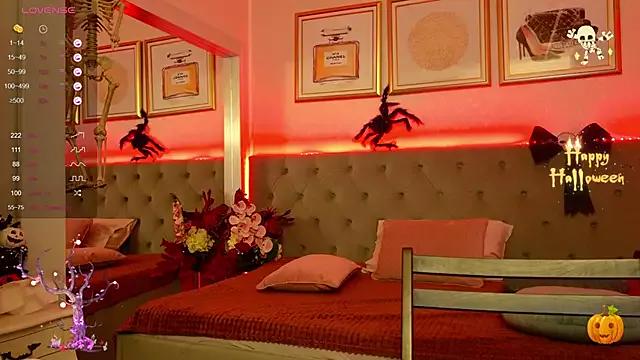 Discover our girls online shows and discover the company of countless livestreamers, with stunning shapes, sex toys and more.