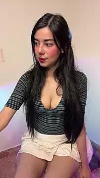 Discover our girls online shows and discover the company of countless livestreamers, with stunning shapes, sex toys and more.