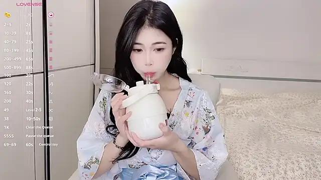 Discover our girls online shows and discover the company of countless livestreamers, with stunning shapes, sex toys and more.