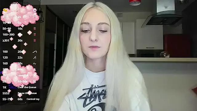 Discover our girls online shows and discover the company of countless livestreamers, with stunning shapes, sex toys and more.