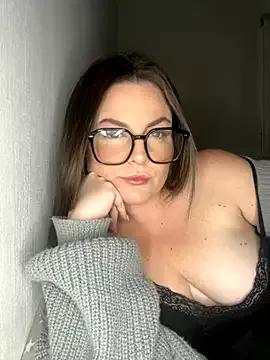 whitequeen_xxx from StripChat is Freechat