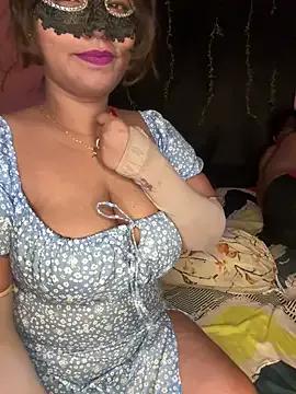 Discover our girls online shows and discover the company of countless livestreamers, with stunning shapes, sex toys and more.