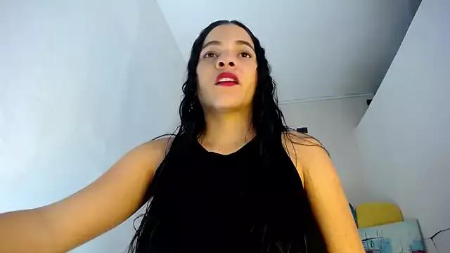 Discover our girls online shows and discover the company of countless livestreamers, with stunning shapes, sex toys and more.