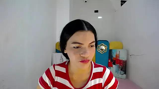 Discover our girls online shows and discover the company of countless livestreamers, with stunning shapes, sex toys and more.