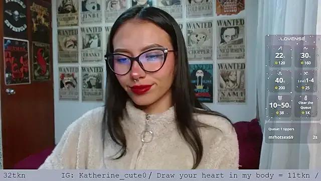 Discover our girls online shows and discover the company of countless livestreamers, with stunning shapes, sex toys and more.