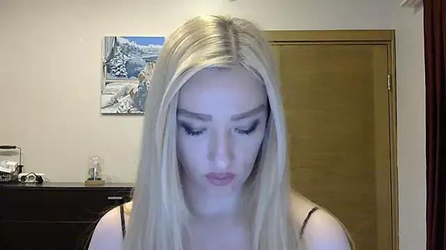 Discover our girls online shows and discover the company of countless livestreamers, with stunning shapes, sex toys and more.