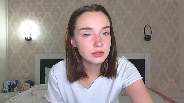 Discover our girls online shows and discover the company of countless livestreamers, with stunning shapes, sex toys and more.
