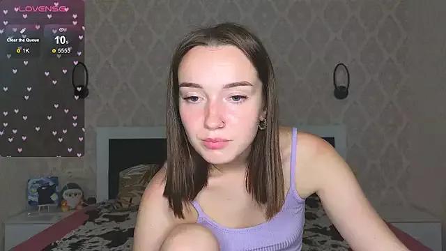 Discover our girls online shows and discover the company of countless livestreamers, with stunning shapes, sex toys and more.