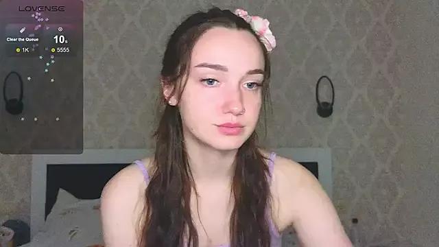 Discover our girls online shows and discover the company of countless livestreamers, with stunning shapes, sex toys and more.