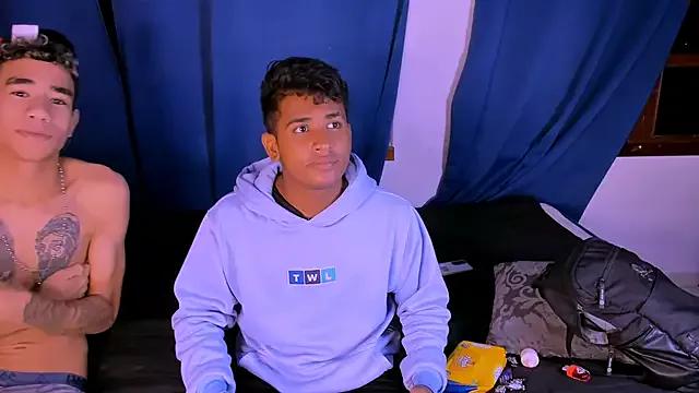 Discover our girls online shows and discover the company of countless livestreamers, with stunning shapes, sex toys and more.