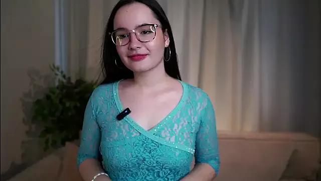 Discover our girls online shows and discover the company of countless livestreamers, with stunning shapes, sex toys and more.