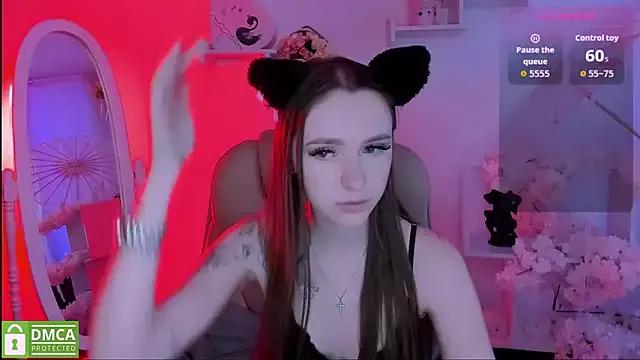 Discover our girls online shows and discover the company of countless livestreamers, with stunning shapes, sex toys and more.
