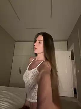 Discover our girls online shows and discover the company of countless livestreamers, with stunning shapes, sex toys and more.