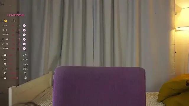 Discover our girls online shows and discover the company of countless livestreamers, with stunning shapes, sex toys and more.