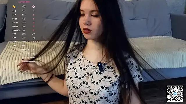 Discover our girls online shows and discover the company of countless livestreamers, with stunning shapes, sex toys and more.