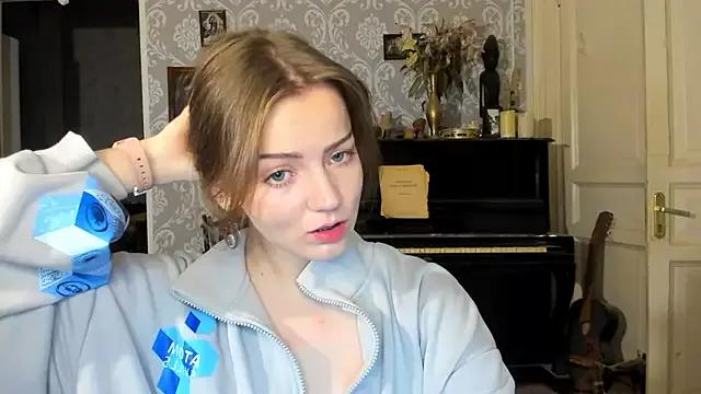 Discover our girls online shows and discover the company of countless livestreamers, with stunning shapes, sex toys and more.