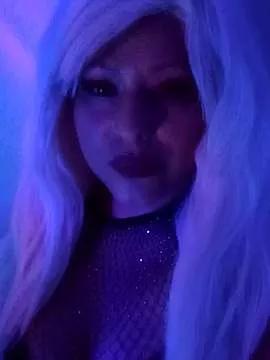 Discover our girls online shows and discover the company of countless livestreamers, with stunning shapes, sex toys and more.