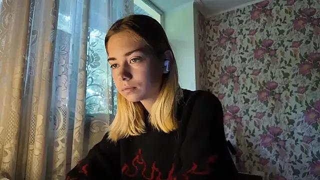 Discover our girls online shows and discover the company of countless livestreamers, with stunning shapes, sex toys and more.
