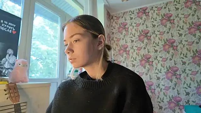 Discover our girls online shows and discover the company of countless livestreamers, with stunning shapes, sex toys and more.