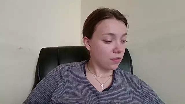 Discover our girls online shows and discover the company of countless livestreamers, with stunning shapes, sex toys and more.