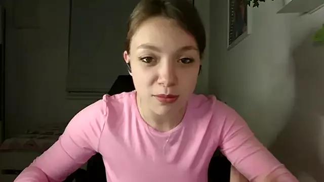 Discover our girls online shows and discover the company of countless livestreamers, with stunning shapes, sex toys and more.