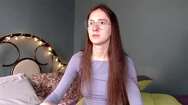 Discover our girls online shows and discover the company of countless livestreamers, with stunning shapes, sex toys and more.
