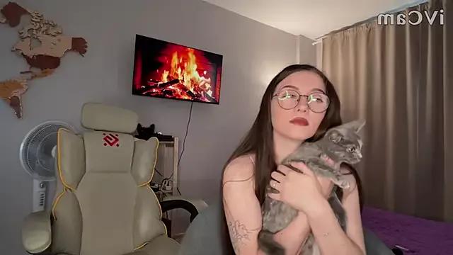 Discover our girls online shows and discover the company of countless livestreamers, with stunning shapes, sex toys and more.