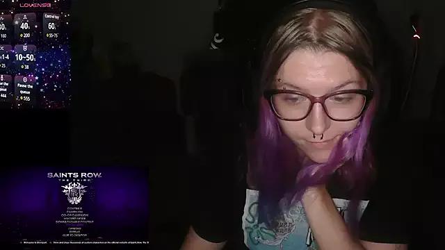 Discover our girls online shows and discover the company of countless livestreamers, with stunning shapes, sex toys and more.