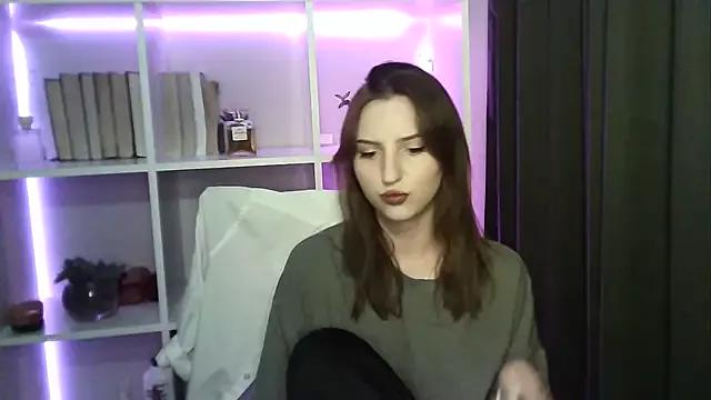 Discover our girls online shows and discover the company of countless livestreamers, with stunning shapes, sex toys and more.