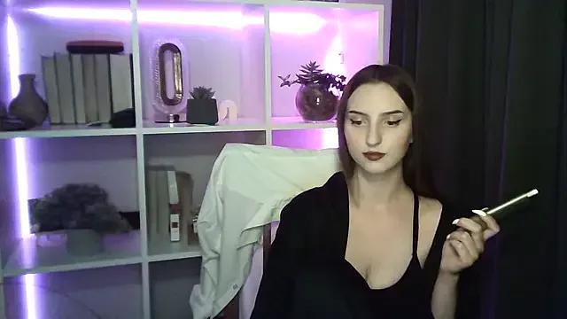 Discover our girls online shows and discover the company of countless livestreamers, with stunning shapes, sex toys and more.